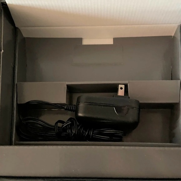 Cisco Linksys E2000 Advanced Wireless-N Router. Dual-Band 2.4 or 5 GHz - Picture 3 of 4